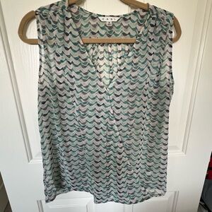 CAbi Gray and White Sleeveless Blouse